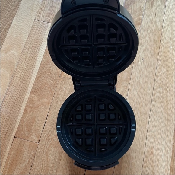 Curtis Stone Stuffed Waffle Maker - Picture 3 of 5